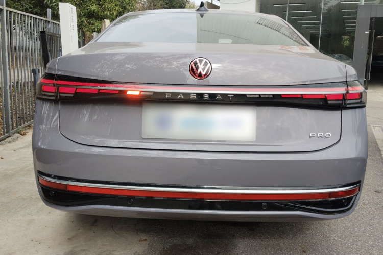 Volkswagen Passat 2024 car image #6