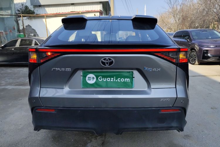 Toyota bZ4X 2022 immagine di auto #6