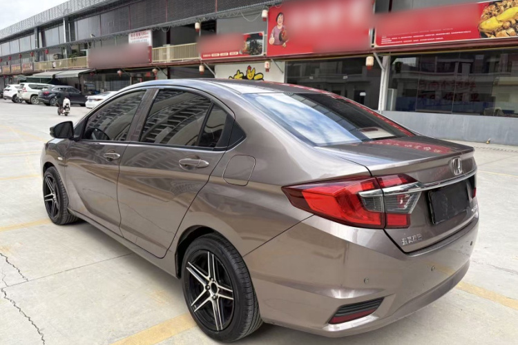 Honda Greiz 2018 صورة سيارة #6