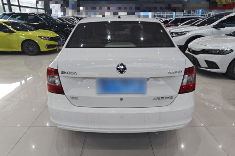 Skoda Rapid 2016 car image #6