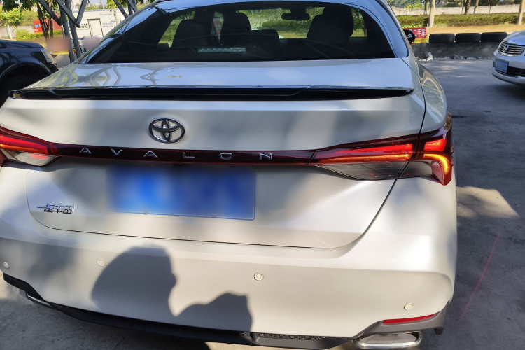 Toyota Avalon 2023 car image #6