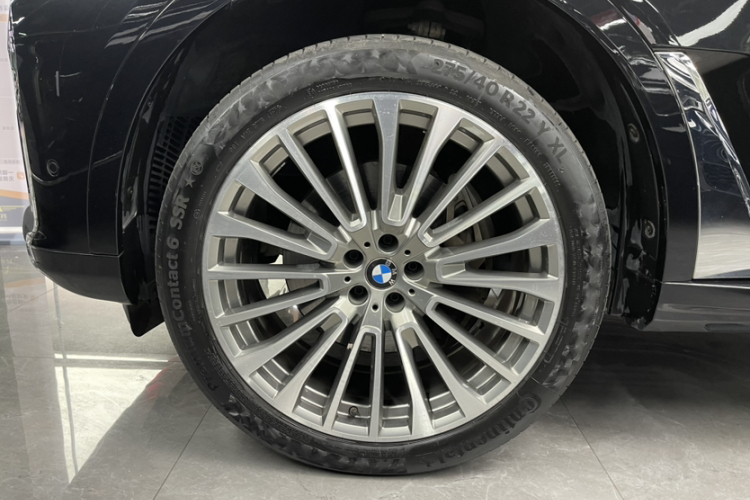 BMW X7 2020 car image #6