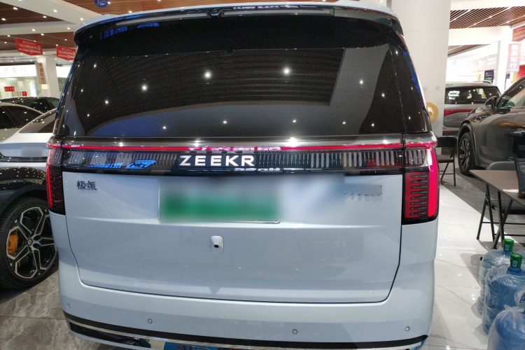 极氪 极氪009 2025 汽车图片 #6