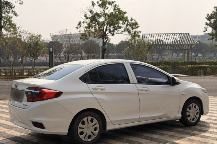 Honda Greiz 2018 car image #6