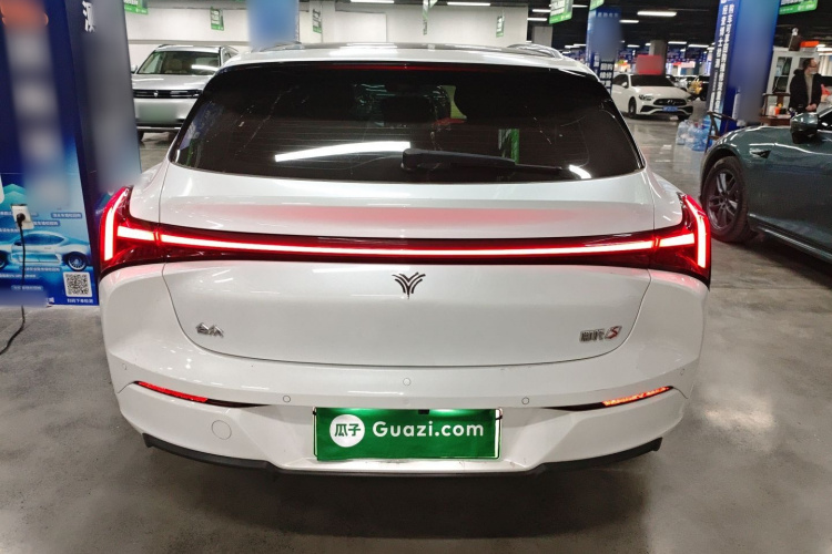 哪吒汽车 哪吒S猎装 2025 #6 哪吒汽车 哪吒S猎装 2025 汽车图片 #6