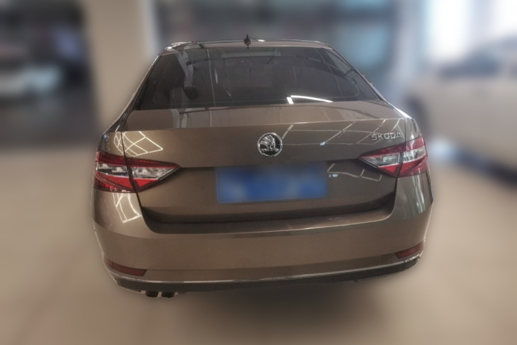 Skoda Superb 2015 car image #6