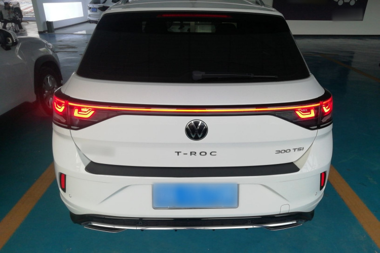 Volkswagen T-Roc 2023 car image #6