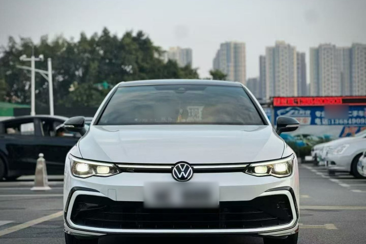Volkswagen Golf 2021 car image #6