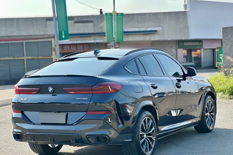 BMW X6 2022 car image #6