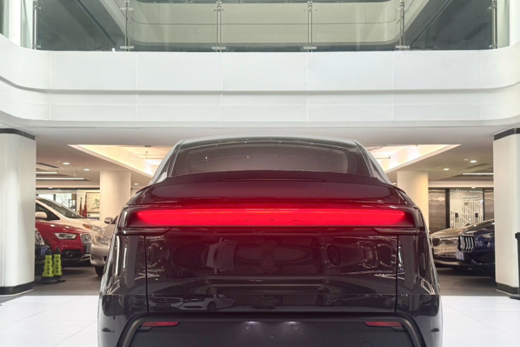 特斯拉 Model Y L 2025 汽车图片 #6