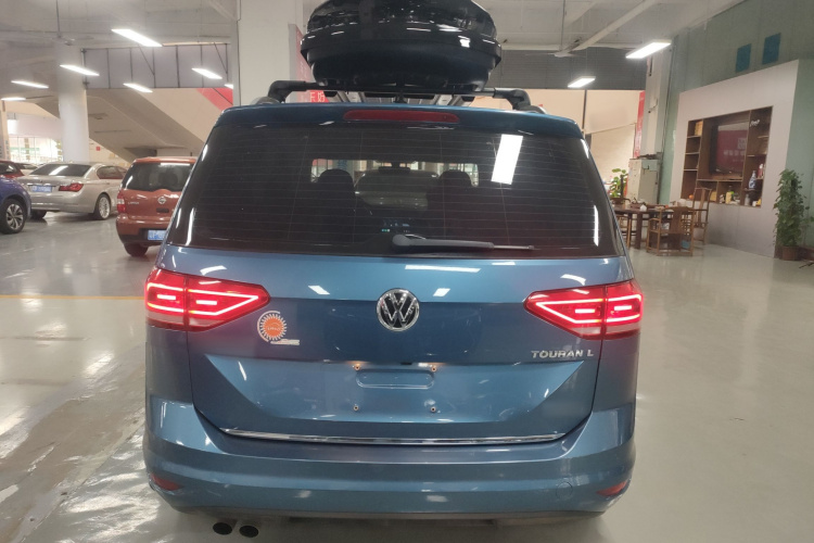 Volkswagen Touran 2018 immagine di auto #6