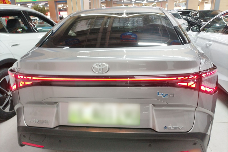 Toyota bZ3 2024 immagine di auto #6