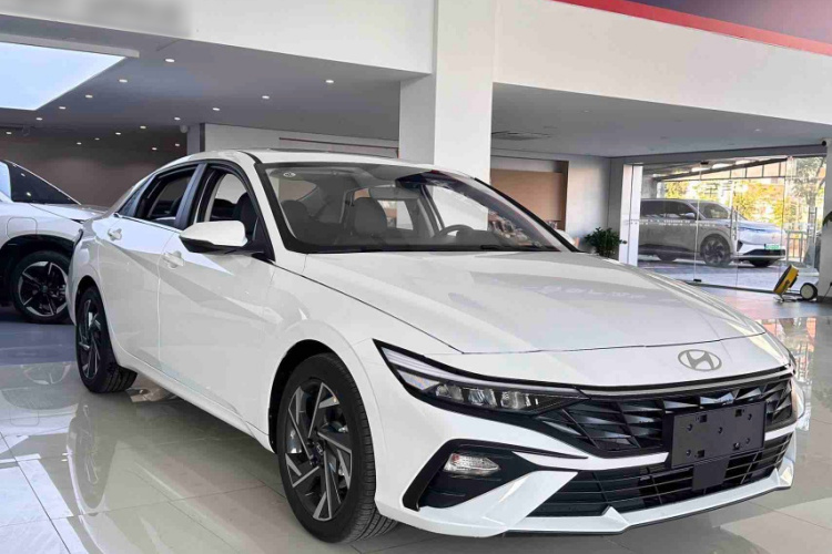 Hyundai Elantra 2025 car image #6
