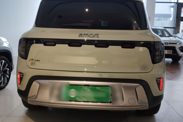 Livan 2024 car image #6