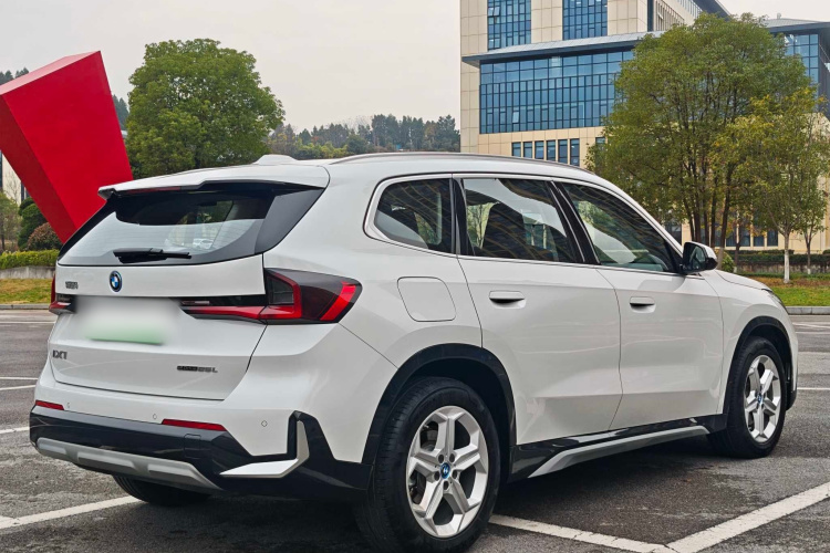 BMW iX1 2025 #6 BMW iX1 2025 صورة سيارة #6