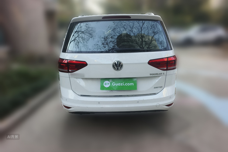 Volkswagen Touran 2018 car image #6