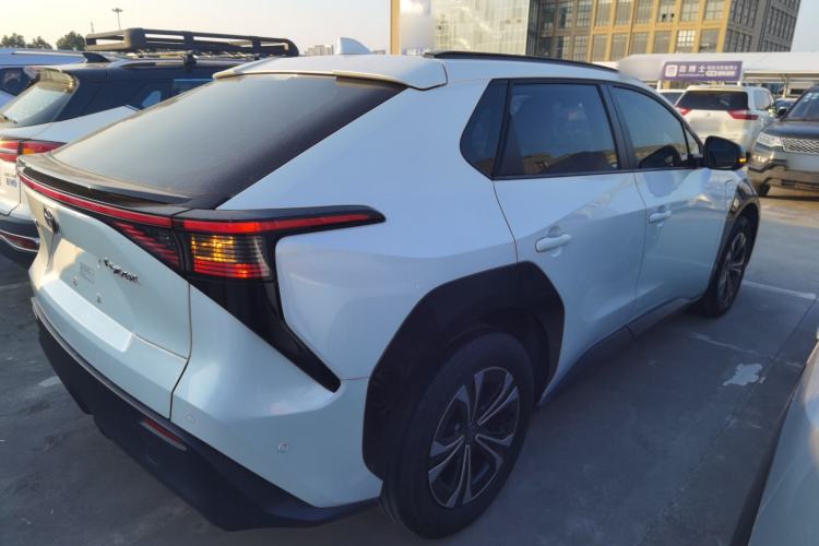 Toyota bZ4X 2022 immagine di auto #6