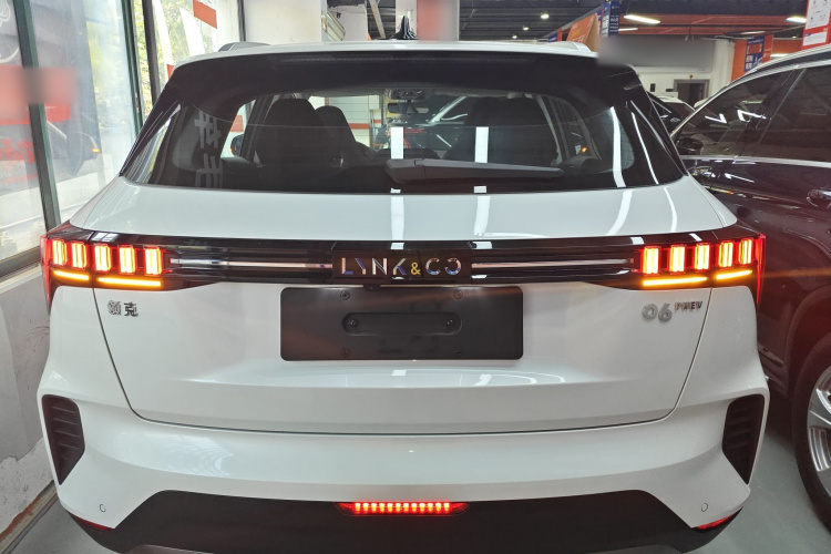 Lynk & Co 06 EM-P 2025 car image #6