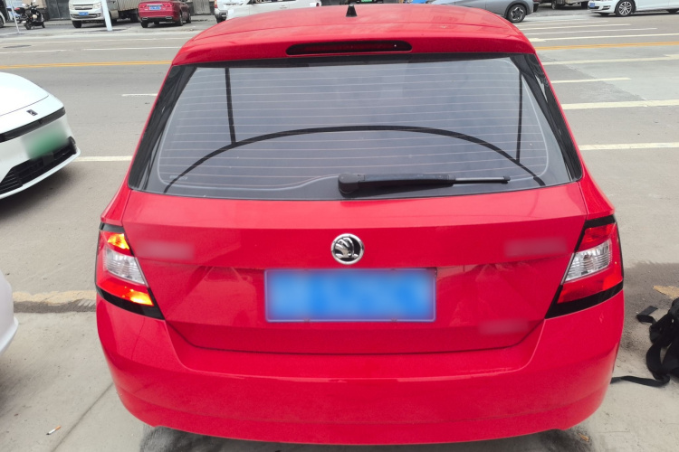 Skoda Fabia 2015 car image #6
