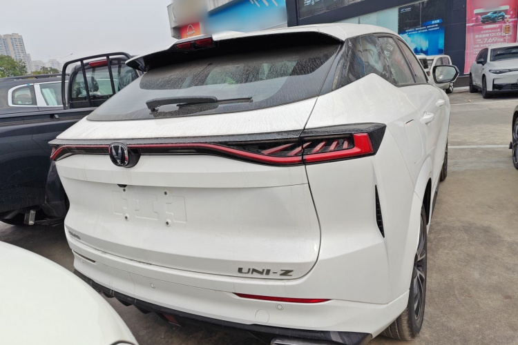 Changan UNI-Z PHEV 2025 #6 Changan UNI-Z PHEV 2025 car image #6