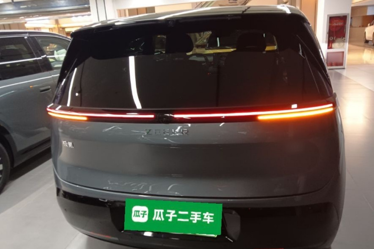 极氪 极氪MIX 2024 汽车图片 #6