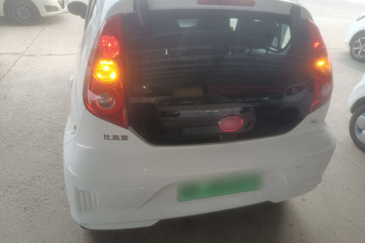 BYD e1 2021 car image #6