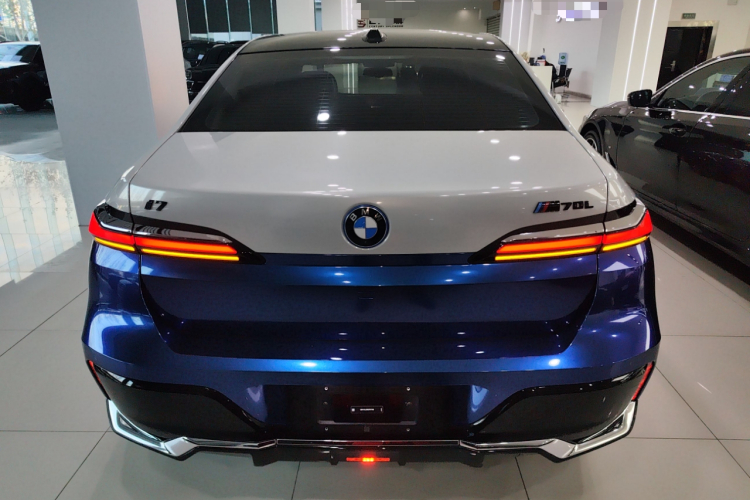BMW i7 2025 car image #6