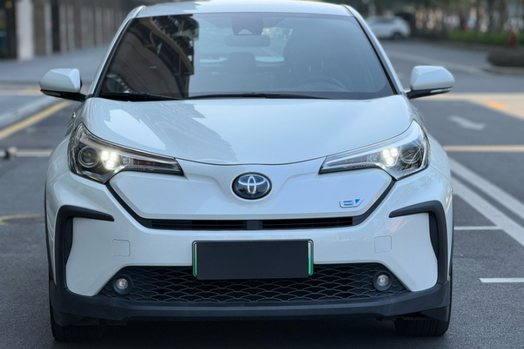 Toyota C-HR EV 2021 изображение автомобиля #6