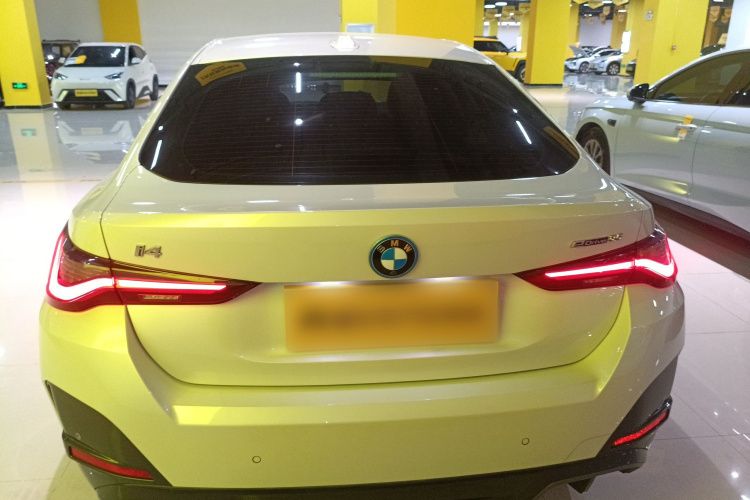 BMW i4 2025 car image #6