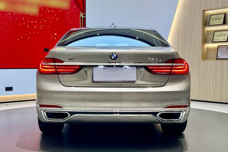 BMW 7 Series 2018 car image #6