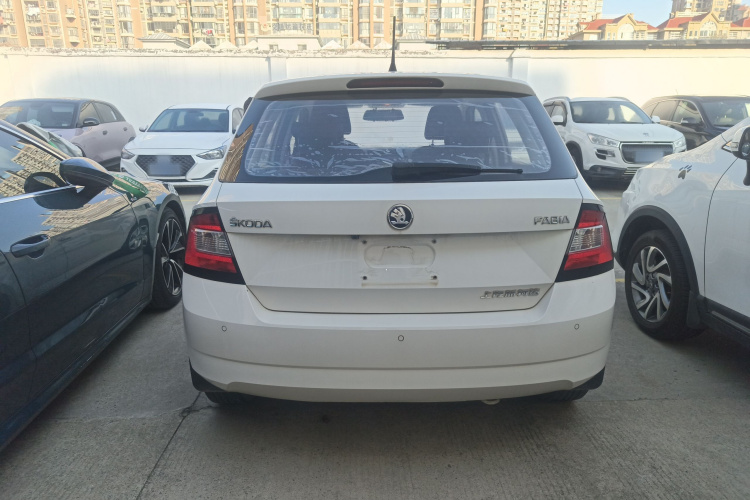 Skoda Fabia 2018 car image #6