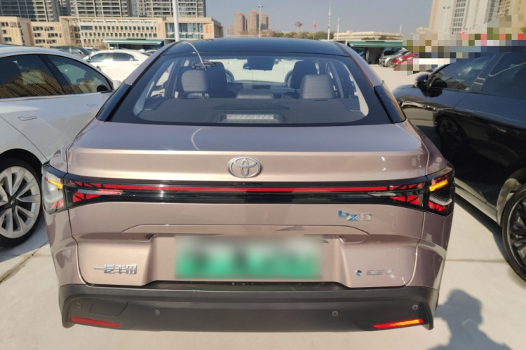 Toyota bZ3 2023 صورة سيارة #6