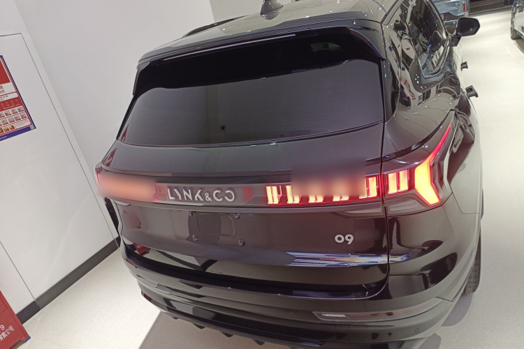 Lynk & Co 09 EM-P 2022 car image #6
