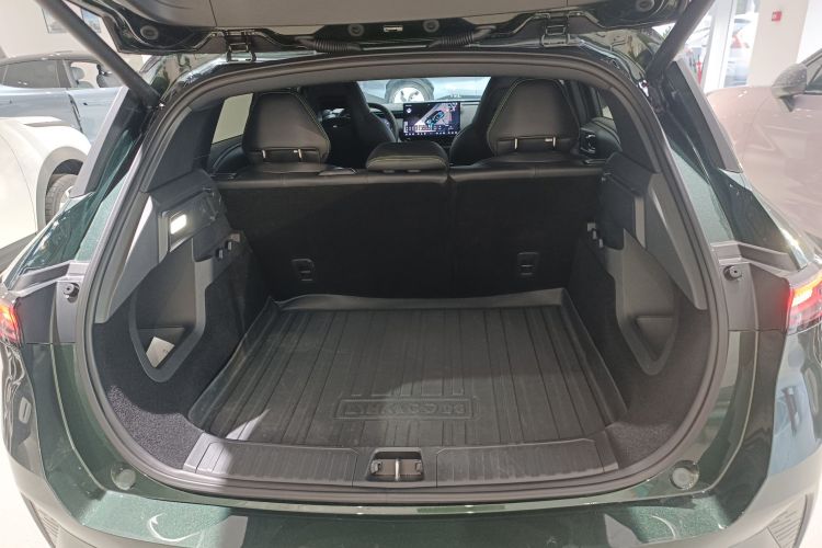 Lynk & Co 06 EM-P 2024 car image #6