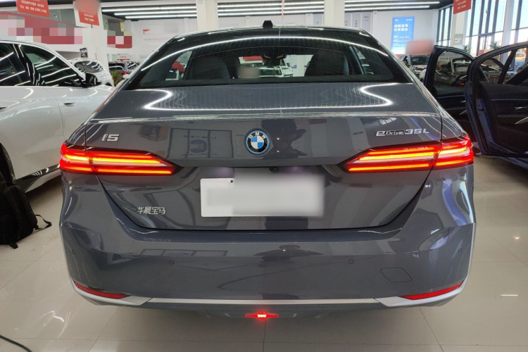 BMW i5 2025 car image #6