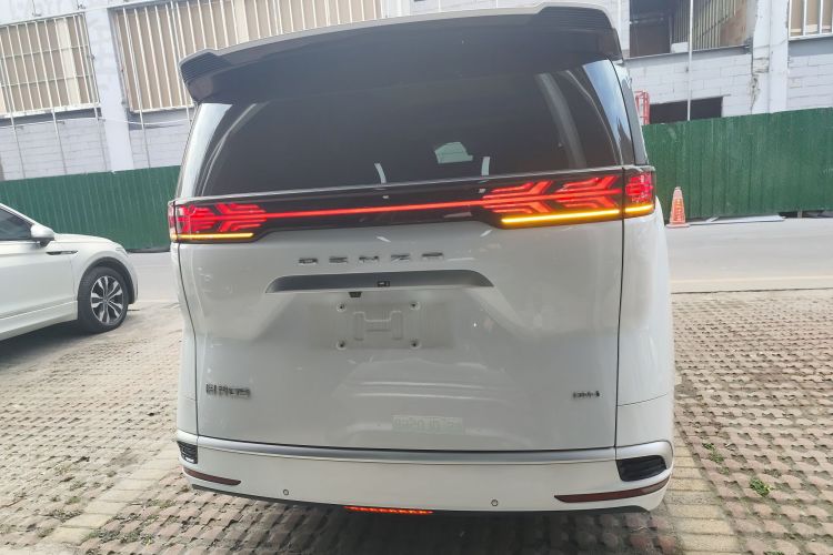 Denza D9 2024 صورة سيارة #6