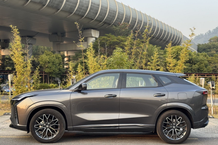 Changan UNI-Z PHEV 2025 car image #6