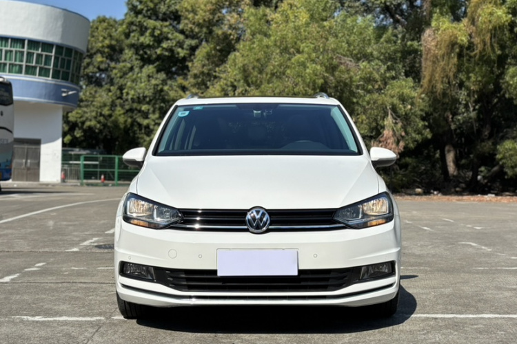Volkswagen Touran 2019 #6 Volkswagen Touran 2019 car image #6