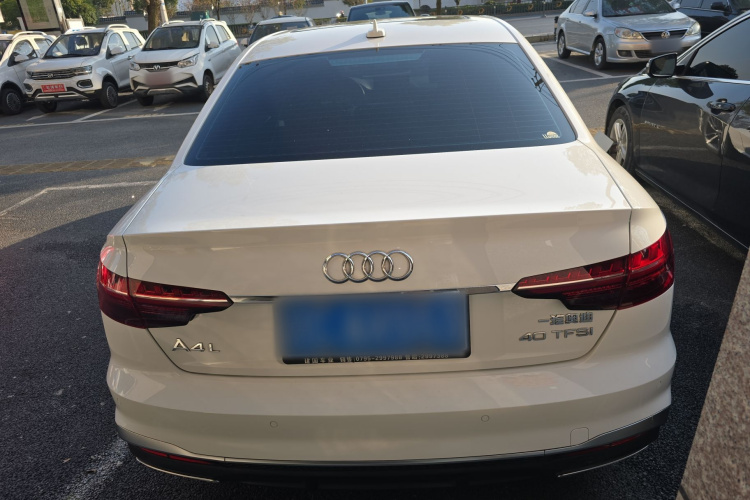 Audi A4L 2023 car image #6