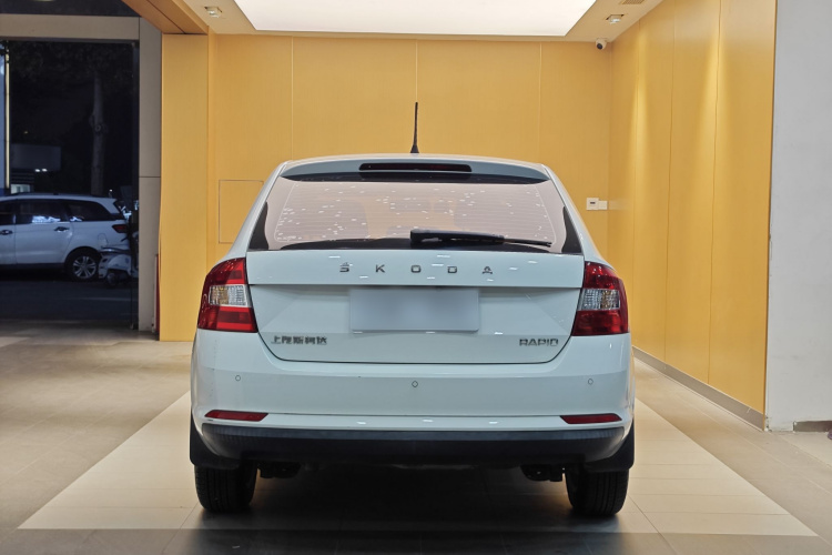 Skoda Rapid Spaceback 2019 car image #6