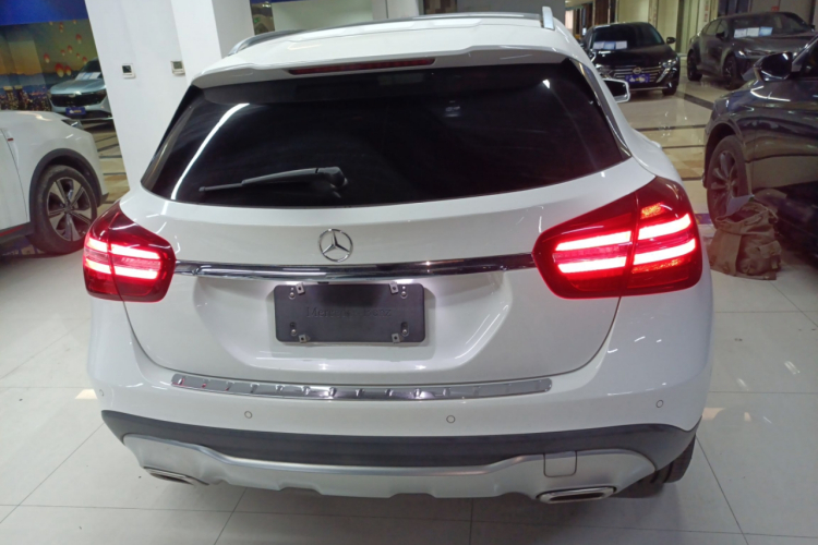 Mercedes-Benz GLA Class 2018 car image #6