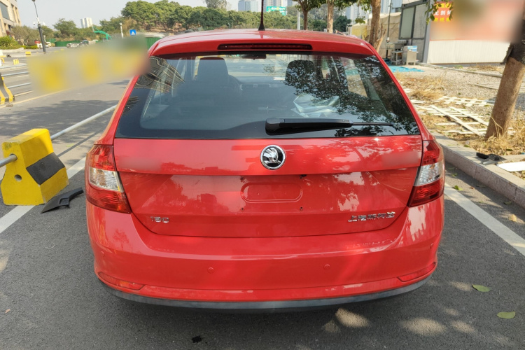 Skoda Rapid Spaceback 2018 car image #6