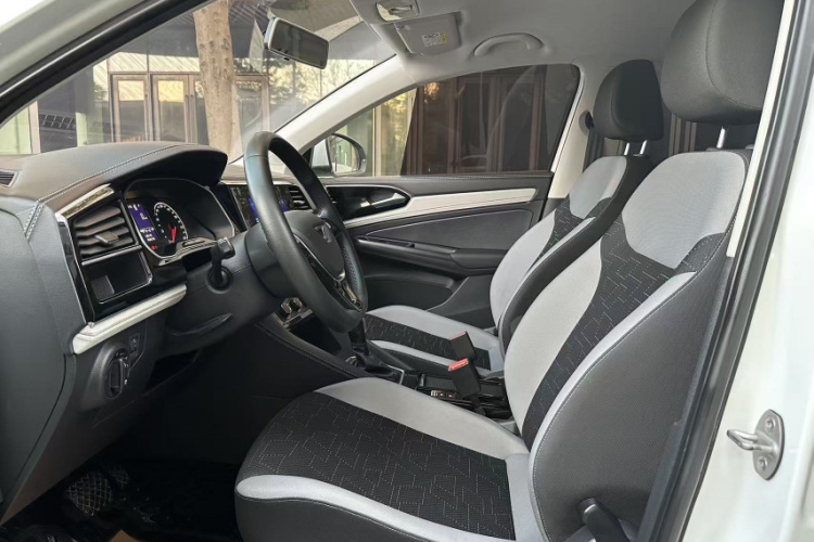 VS5 2023 car image #6