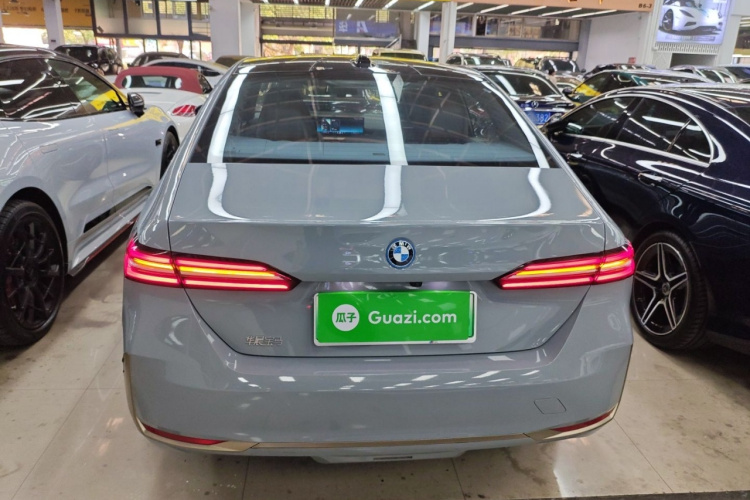 BMW i5 2024 immagine di auto #6