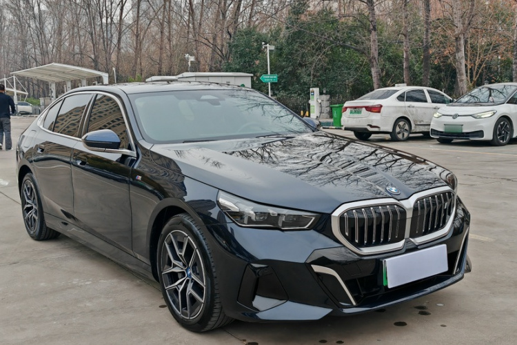 BMW i5 2024 car image #6