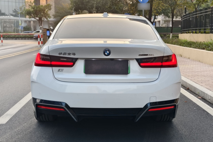 BMW i3 2024 car image #6