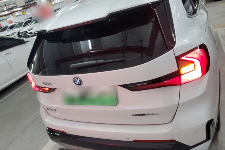 BMW iX1 2024 صورة سيارة #6