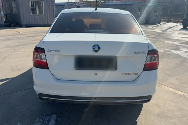 Skoda Rapid 2018 car image #6