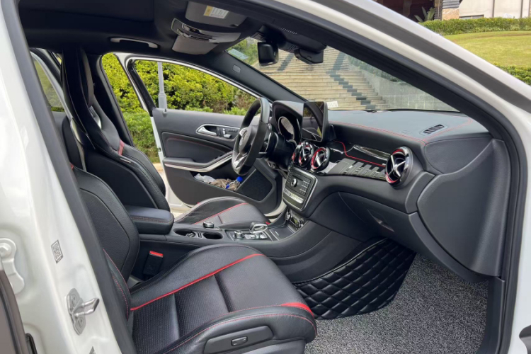 Mercedes-Benz GLA AMG 2018 imagem de carro #6