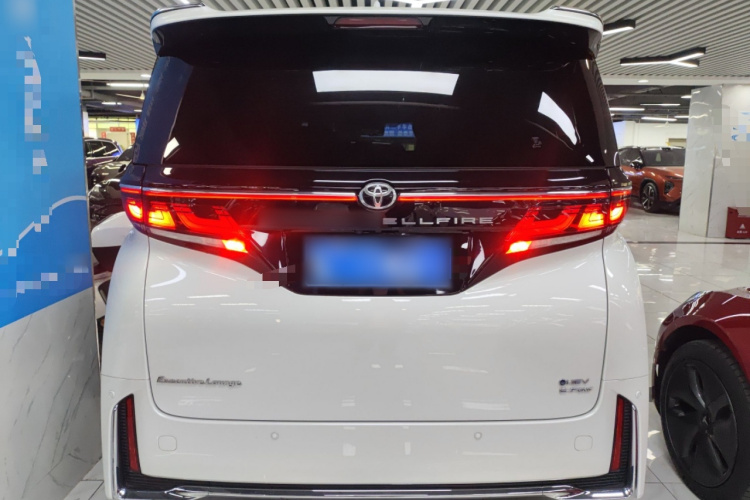 Toyota Vellfire 2024 car image #6